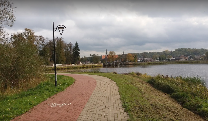 11.4.zalew_wachock_promenada.png